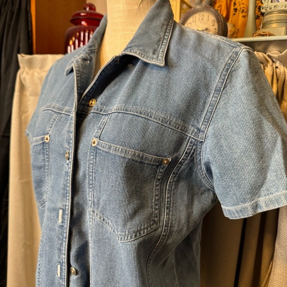 St. John's Bay Blue Denim Button Down Shirt Size Medium - Picture 4 of 7